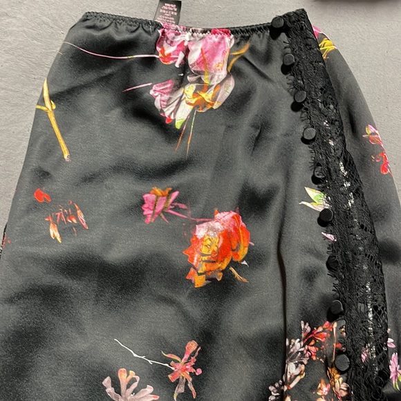 VICTORIA'S SECRET VERY SEXY SATIN SLIP SKIRT - Picture 5 of 6